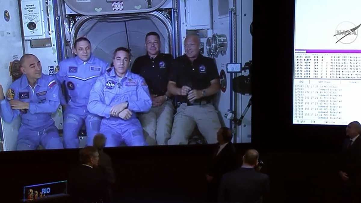 La Expedición 63 saluda al administrador de la Nasa, Jim Bridenstine.