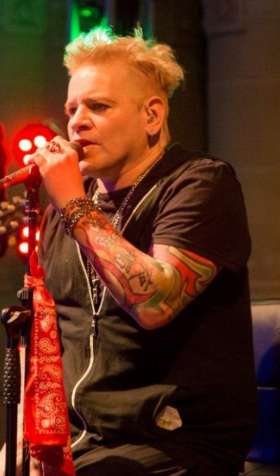 César Andino - cantante y líder de Cabezones