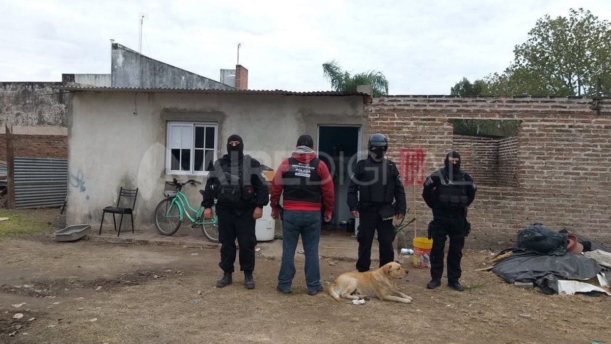 Dos viviendas contiguas fueron inspeccionadas durante la jornada del sábado.