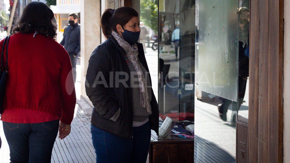 Los locales comerciales en Santa Fe abren de 10 a 18 de lunes a viernes y los sábados 8 a 18.