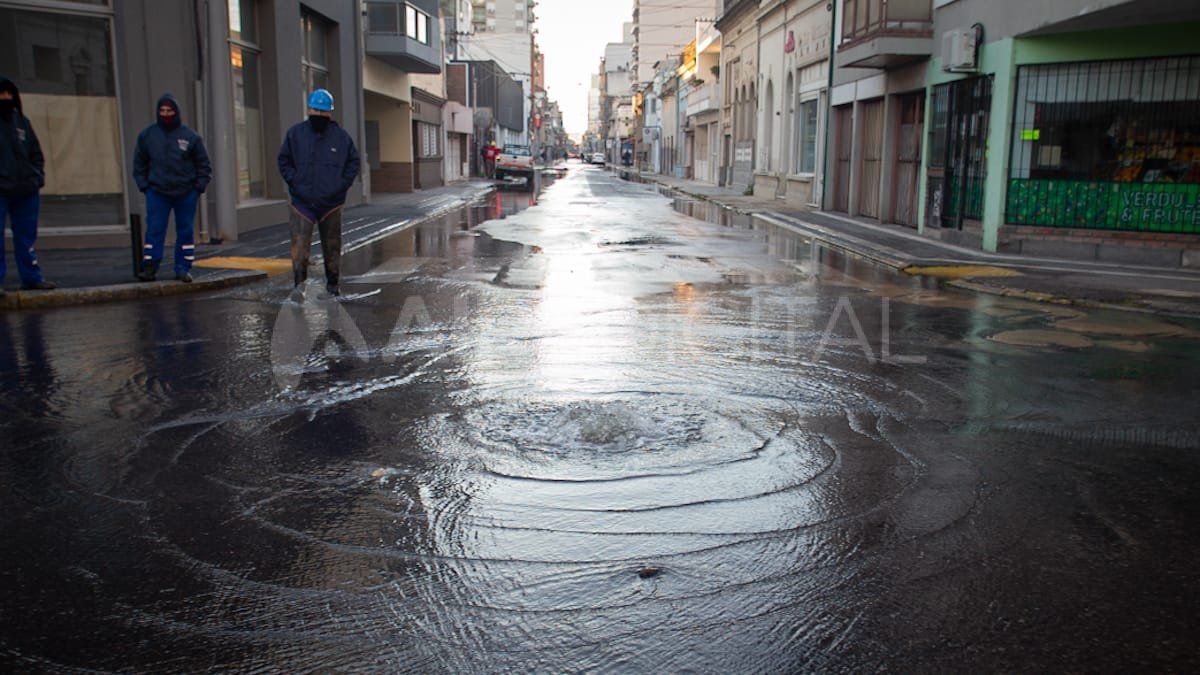 Otra de las imágenes que muestran como estaba el centro antes de las 7 de este martes.