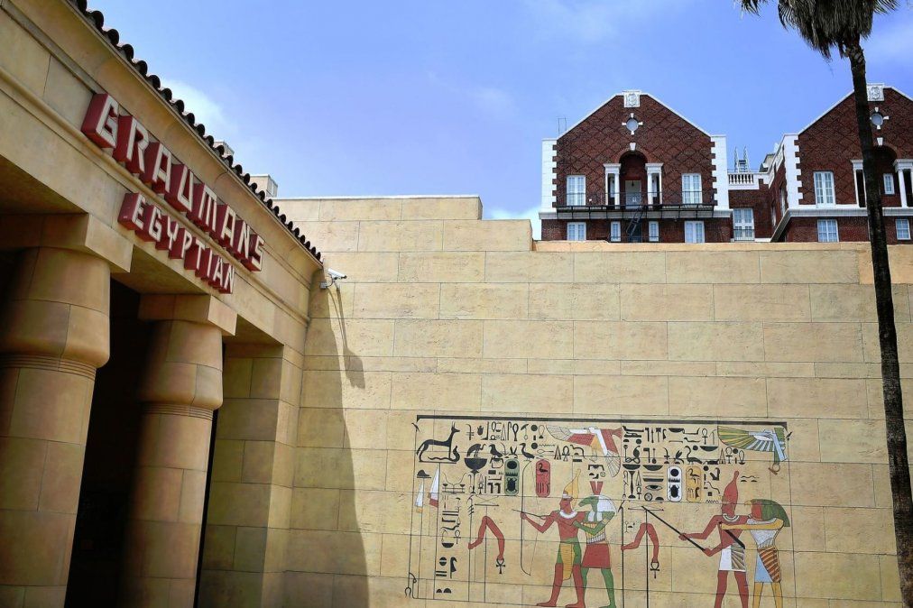 Teatro egipcio de Grauman es una histórica sala de cine ubicado en 6706 Hollywood Blvd. en Hollywood , California. Inaugurado en 1922, es un ejemplo temprano de una lujosa sala de cine y se caracteriza por haber sido el lugar de la primer película de Hollywood estreno . Desde 1998, se ha poseído y operado por la American Cinematheque archivo fílmico.