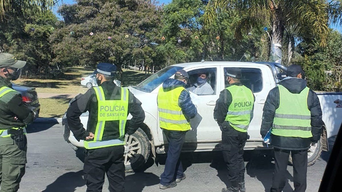 Los accesos a la ciudad de Villa Ocampo están siendo controlados permanentemente por las fuerzas de seguridad. 
