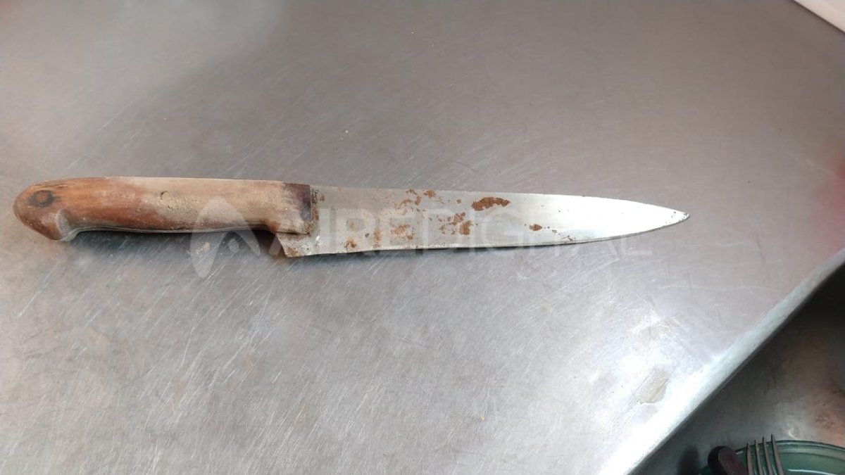 La cuchilla que tiró el supuesto ladrón