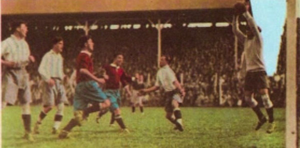 El primer clásico de Avellaneda en el profesionalismo. Debía jugarse en la primera fecha pero se postergó. Lo ganó Racing 7 a 4.