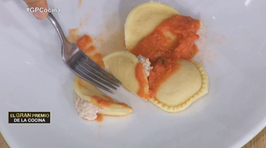 El plato de Luis estaba crudo.