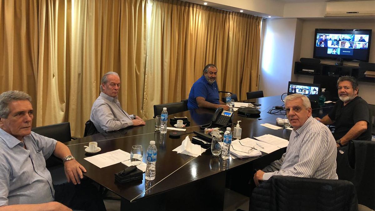 Los ministros de Trabajo, Claudio Moroni, y de Desarrollo Productivo, Matías Kulfas, se reunieron el 21 de abril por teleconferencia con autoridades de la CGT y de la UIA.