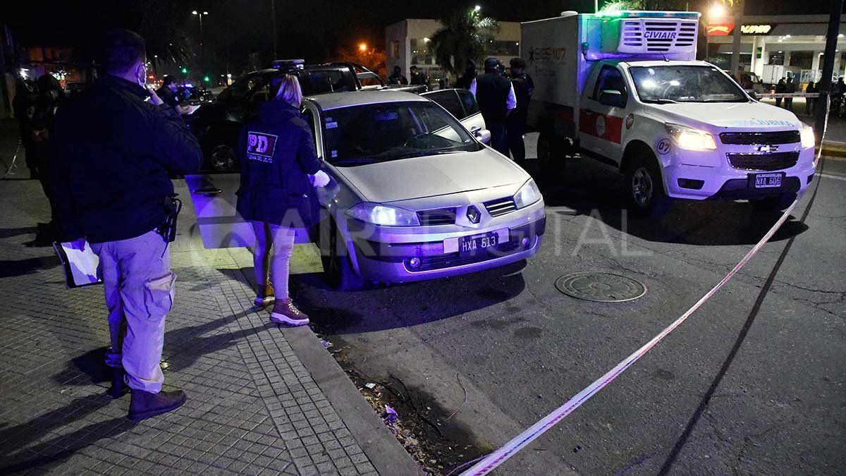 El joven de 25 años fue acribillado a balazos luego de bajar de su Renault Megane gris cuando intentó escapar corriendo por la avenida Ovidio Lagos al 3.900