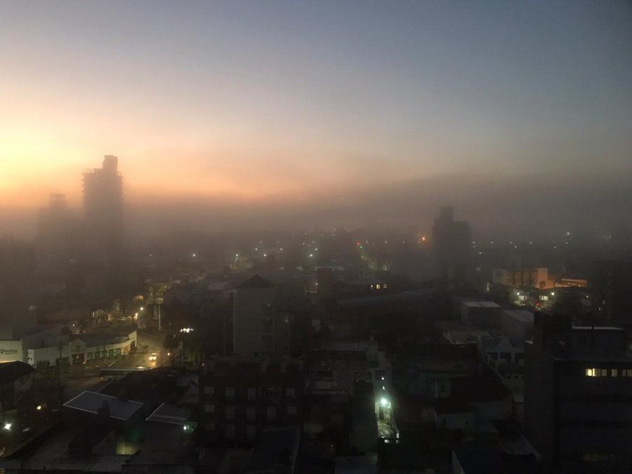 La niebla en el amanecer de este martes
