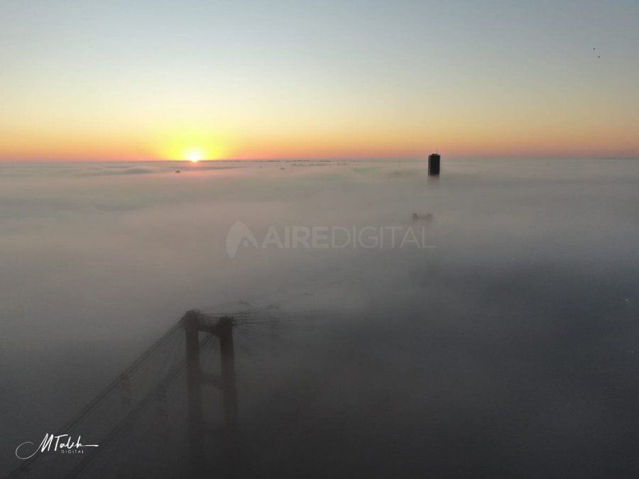 Postal de un amanecer distinto en la ciudad de Santa Fe.