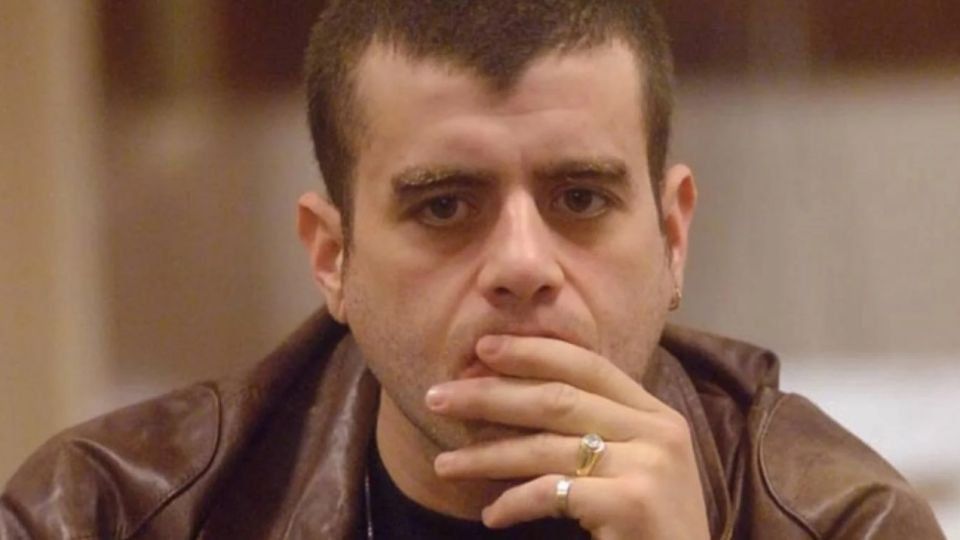 Carlos Nair aseguró que fuma cuatro atados de cigarrillos por día y no puede dejarlos.