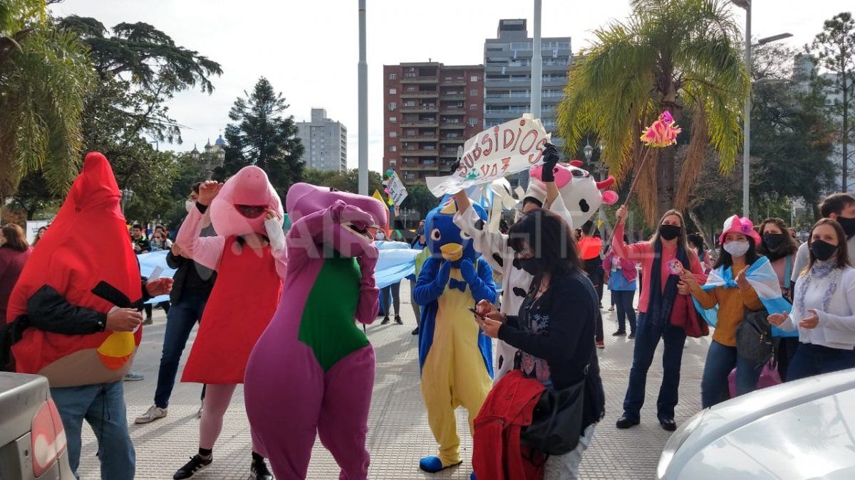 La organización de eventos agrupa emprendedores de muchos de rubros, grandes y pequeños, como los salones de fiesta, el catering, los decoradores, el alquiler de livings, las reposteras, que hoy se ven afectados por la pandemia y el aislamiento.