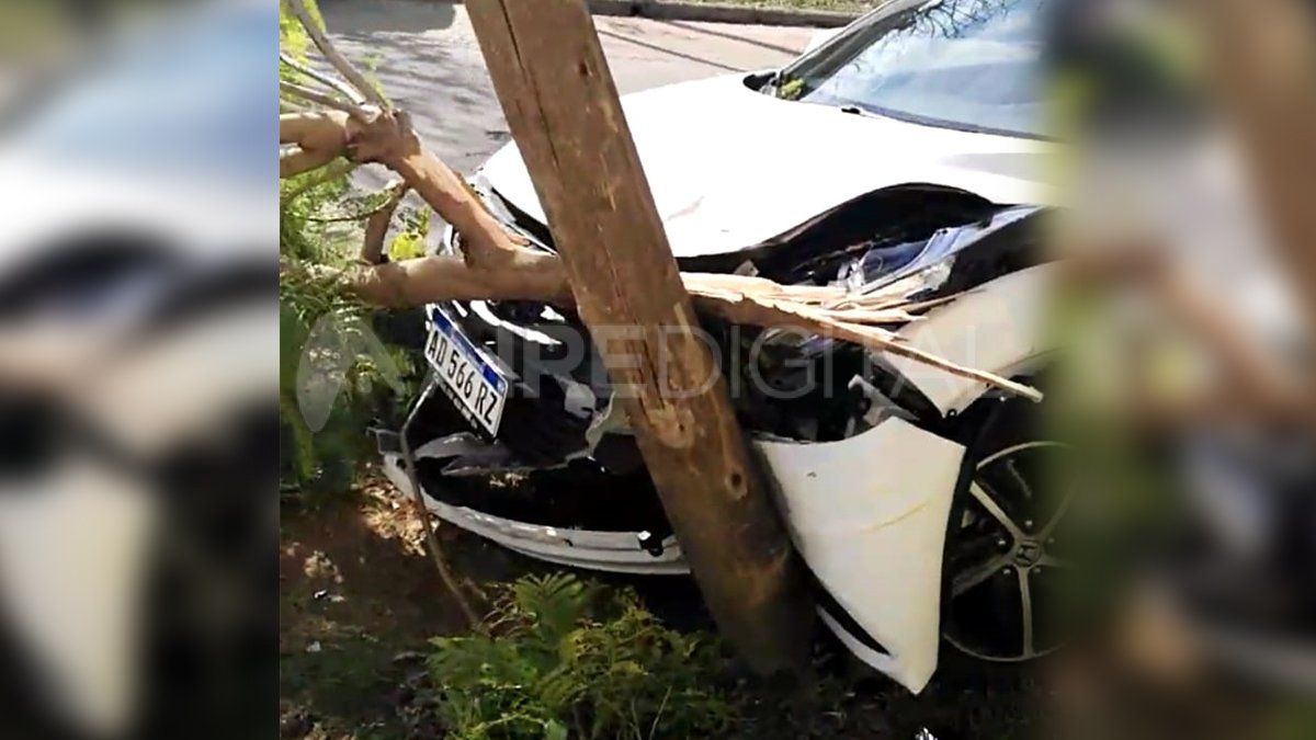 Tras chocar, los ladrones huyeron y continuaron su raid.