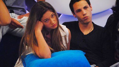 Victoria y Ezequiel prendieron fuego la pantalla con sus encuentros hot.