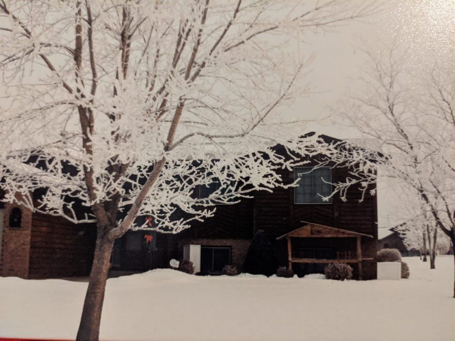 La ciudad está en la región de los grandes lagos y casi en la frontera con Canadá. En el invierno, las botellas de cerveza se enfrían más en la puerta que en la heladera.