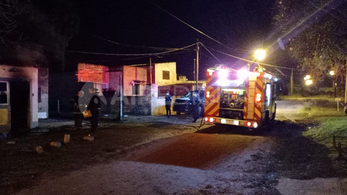 La casa quemada está ubicada sobre calle Anichini