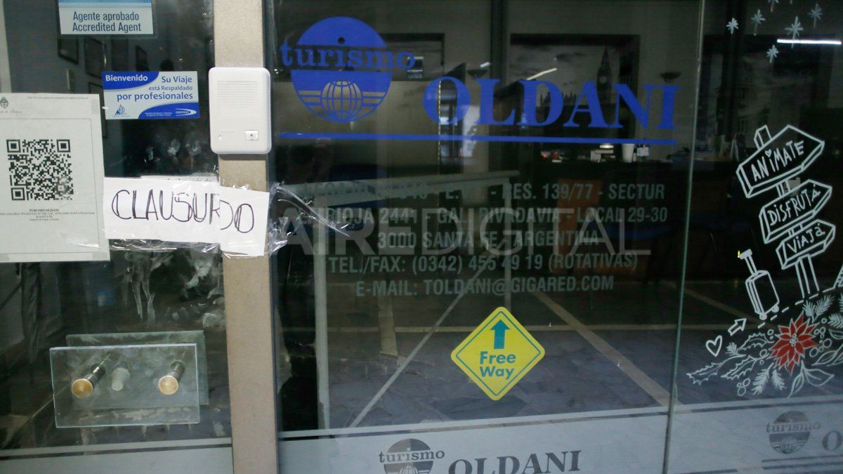 Archivo. Así estaba la puerta del local comercial un día después del crimen.