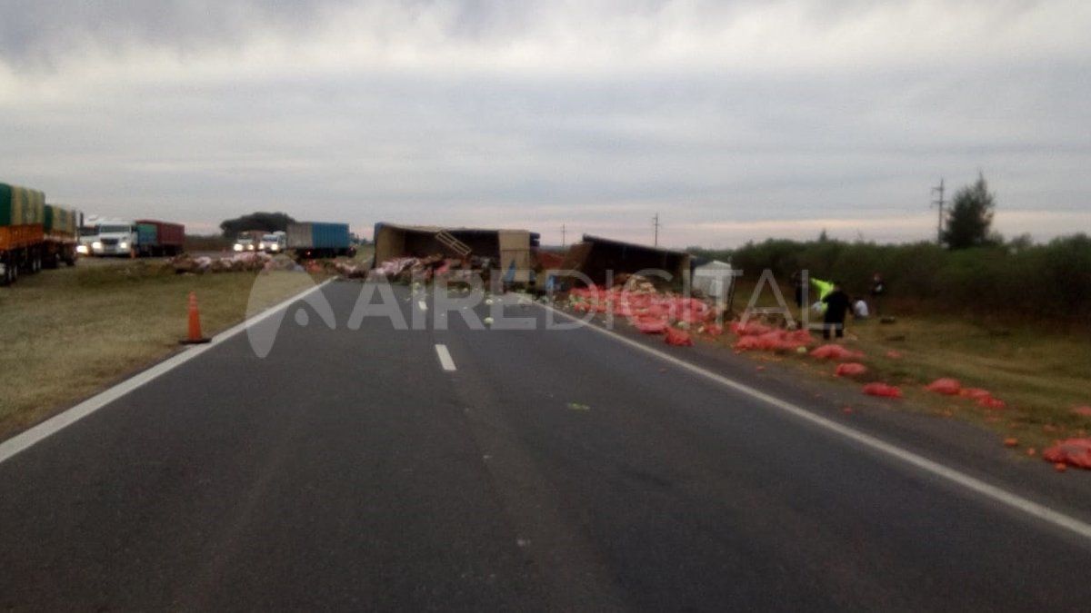 El conductor resultó ileso en el siniestro.