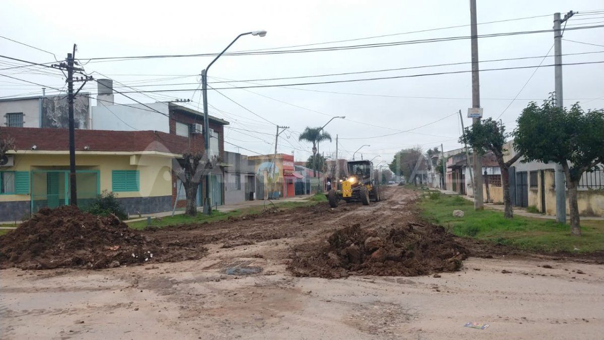 Las máquinas de la Municipalidad comenzaron este viernes con la mejora de calle Espora al 4.200.