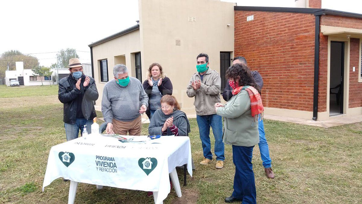 ATE entregó viviendas en Santo Tomé este viernes.