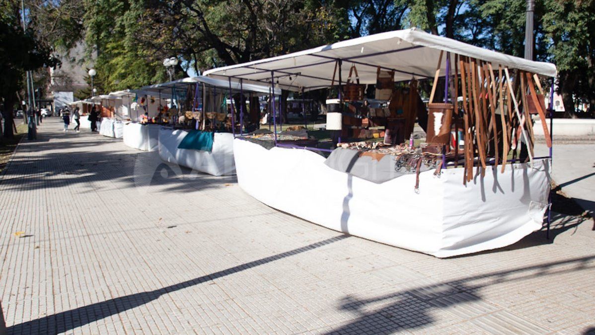 Este sábado abrió la feria del Sol y la Luna.