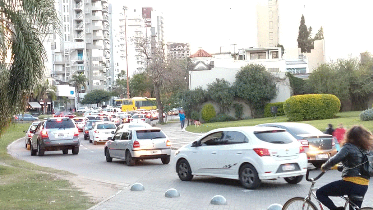 la costanera se lleno de santafesinos que aprovecharon las nuevas salidas recreativas