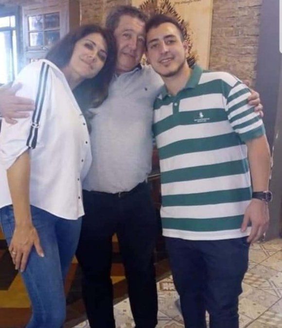 Pamela David, junto a su padre y su hermano