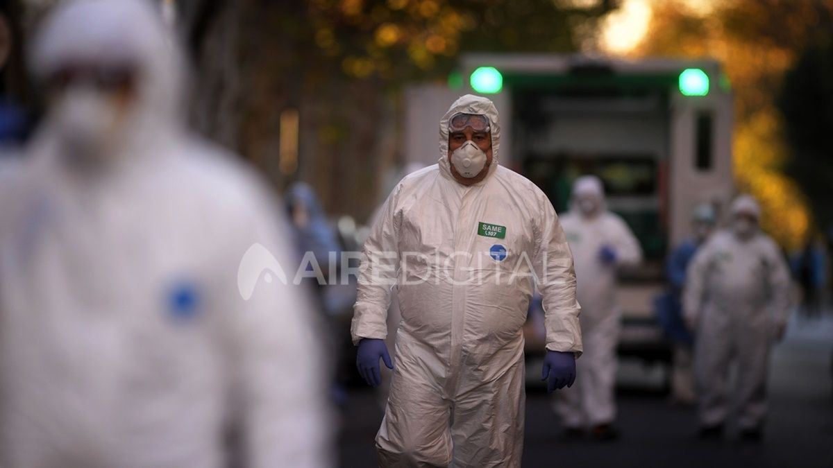 De los 878 pacientes que habían requerido cuidados intensivos y había registro de cuándo los hisoparon, dos de cada tres fueron diagnosticados el día que ingresaron a terapia o después.