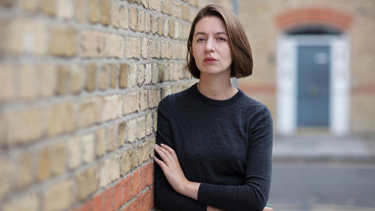 Sally Rooney es una autora irlandesa. Su novela debut fue