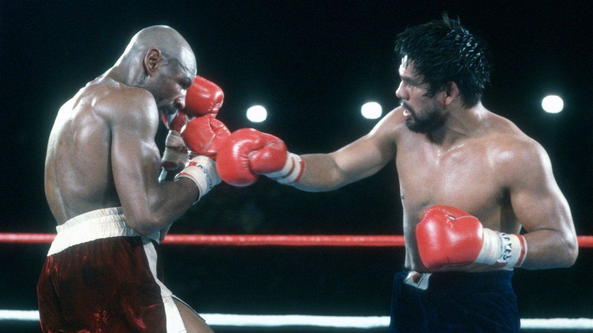 El jueves 10 de noviembre de 1983, en el Caesars Palace de Las Vegas, dando casi 15 kilos de ventaja de su peso natural y, con un coraje blindado, Durán PPP 15 (unánime) ante el zurdo estadounidense Marvin Hagler, quien retuvo sus coronas medianas AMB-CMB-FIB. El panameño fue el único que aguantó de pie todos los rounds en las 12 defensas exitosas que realizó el formidable moreno.