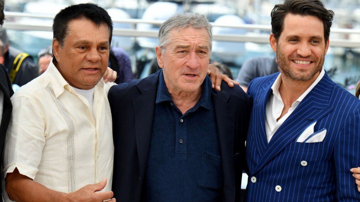 El viernes 26 de agosto de 2016, se estrenó Hands of Stone, la película biográfica sobre el Cholo dirigida por el venezolano Jonathan Jakubowicz, que dura 105 minutos y fue protagonizada por su compatriota Édgar Ramírez (quien posa a la izquierda), y el fenomenal Robert De Niro (centro) como el entrenador Ray Arcel.