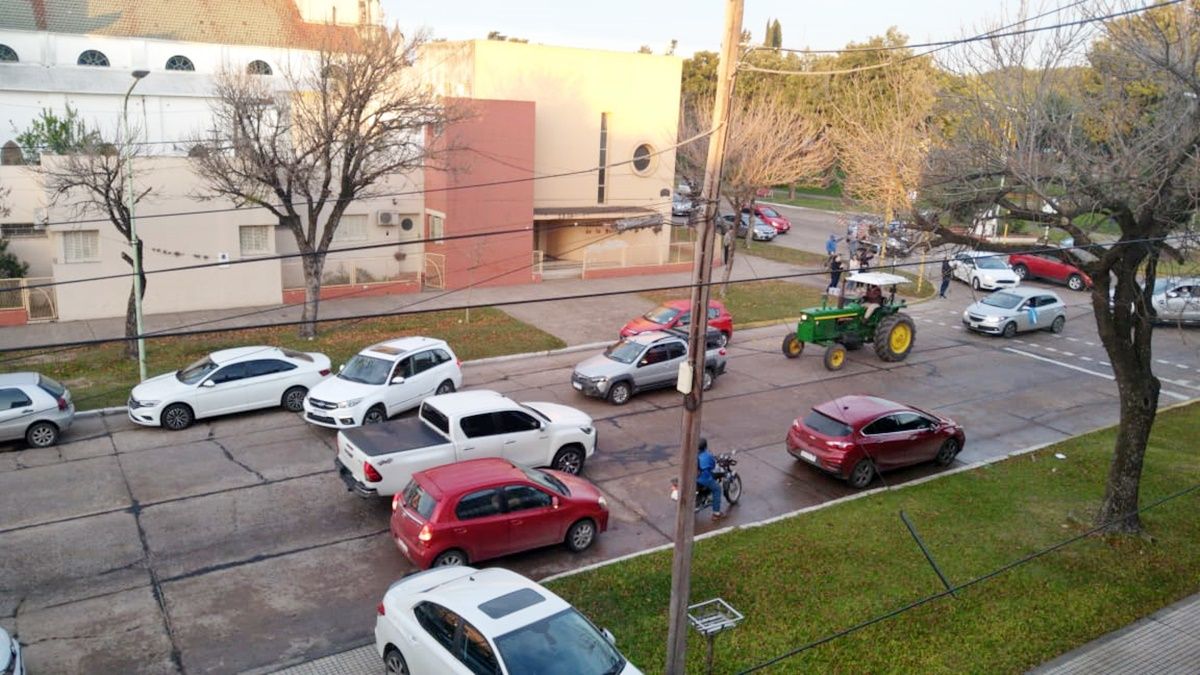 La caravana se convocó bajo el lema "No a la intervención y expropiación de nuestras empresas"