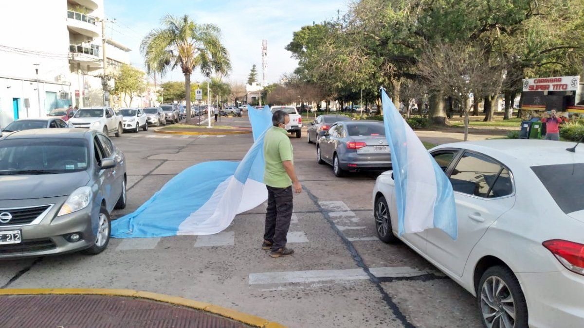 La movilización de autos, camionetas y tractores partió de Avellaneda y llegó a Reconquista.