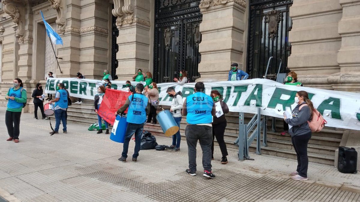 Son trabajadores diferentes dispositivos que trabajan con menores en conflicto con la ley de Venado Tuerto, Rafaela, Coronda, Rosario, Santa Fe y Reconquista.