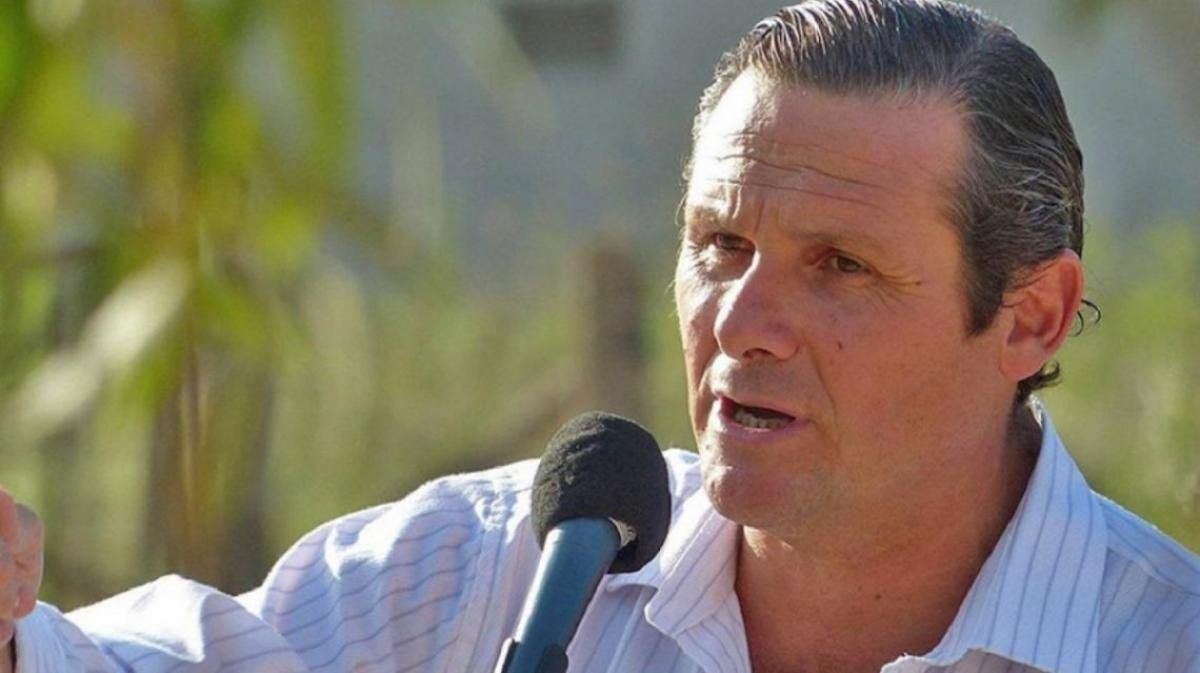 El intendente de Castelli, Francisco Echarren, dijo que su par radical, Francisco Echarren,, no lo dejó pasar a Dolores a ver a su hijo recién nacido.