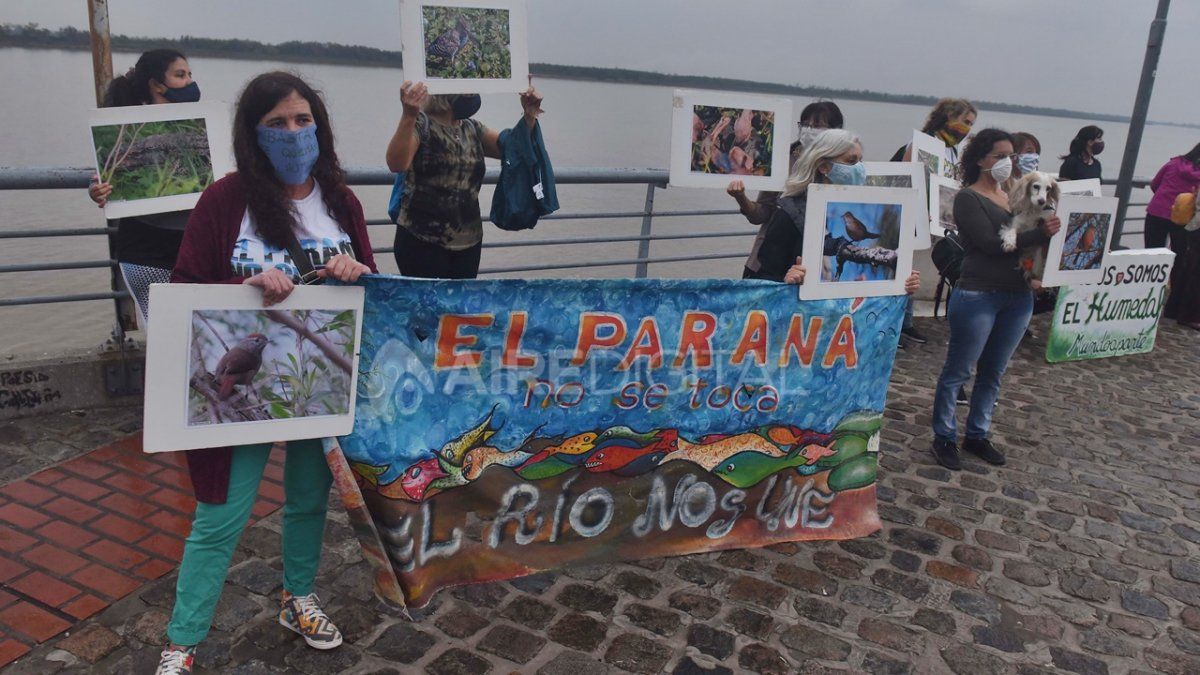 La ONG "El Paraná no se toca" fue una de las organizadoras del abrazo simbólico.
