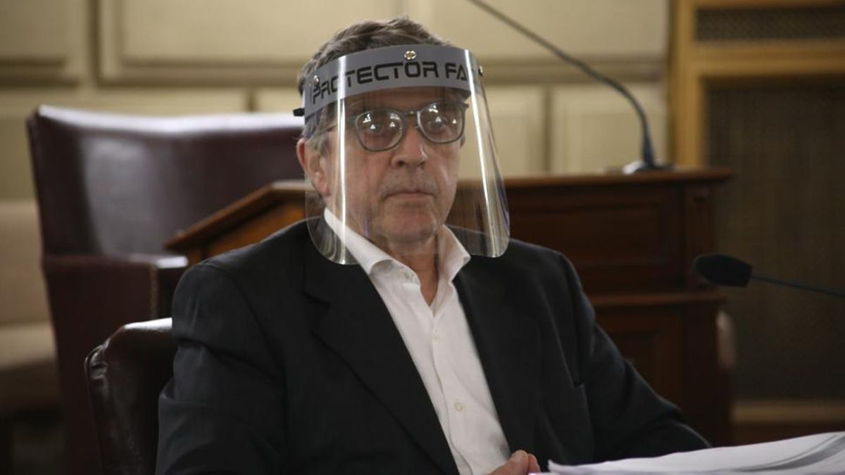 El senador justicialista Armando Traferri en la sesión del cuerpo legislativo.