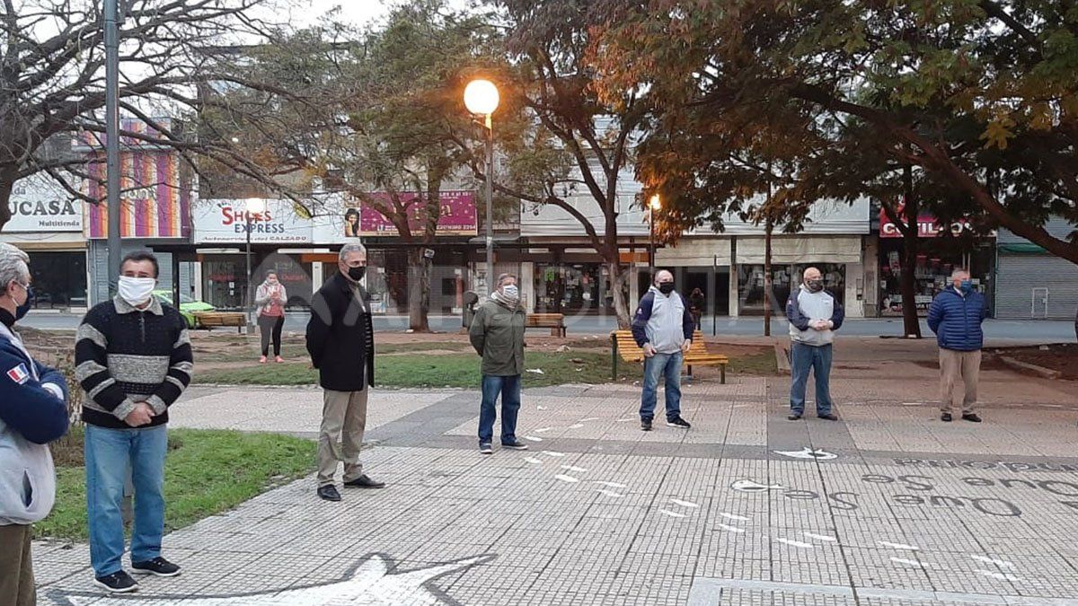 A las 8 de la mañana se izó el pabellón nacional