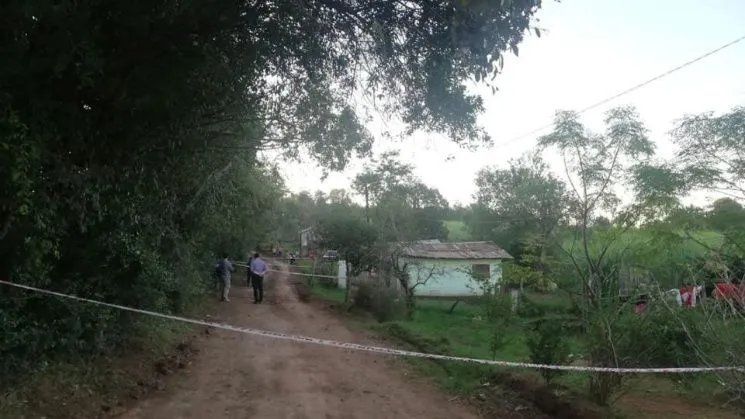 La casa donde encontraron asesinada a la joven y al hombre que se había suicidado en el barrio Bartel de la localidad misionera de San Javiera