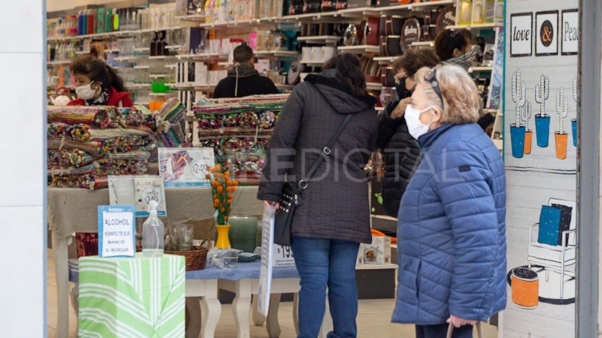 Están suspendidas las reuniones familiares, mientras que las caminatas recreativas siguen vigentes hasta las 19 horas.