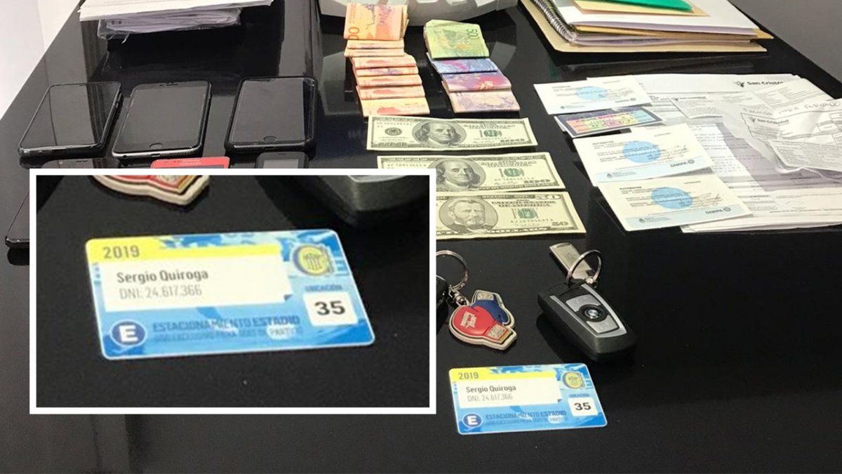 Entre los elementos secuestrados se destaca un carnet de estacionamiento del estadio de Rosario Central, a nombre de Sergio Quiroga, uno de los socios de Bracamonte.