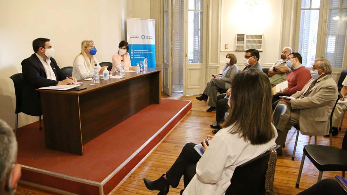 Tucumán. La subsecretaria de Control de Gestión del Ministerio de Seguridad, Emilia Tarifa, junto a la ministra de Salud Pública, Rossana Chahla y el secretario Ejecutivo Médico del Siprosa, Luis Medina Ruiz.