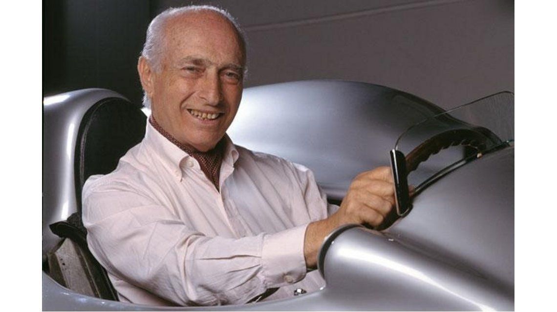 En abril de 1974, el Chueco fue nombrado presidente de Mercedes Benz Argentina y, desde 1987, le concedieron un honor único en la historia: fue presidente honorario y vitalicio de la prestigiosa marca alemana hasta su muerte, en 1995.