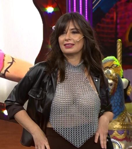 Edith Hermida condujo Bendita con el mismo top que Romina ...