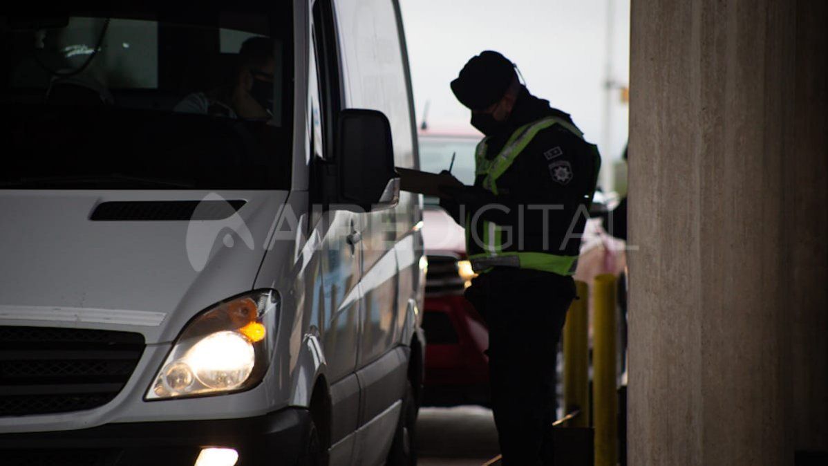 Los controles son efectuados por la Policía de Seguridad Vial de Santa Fe, la Policía de Entre Ríos y Gendarmería Nacional.