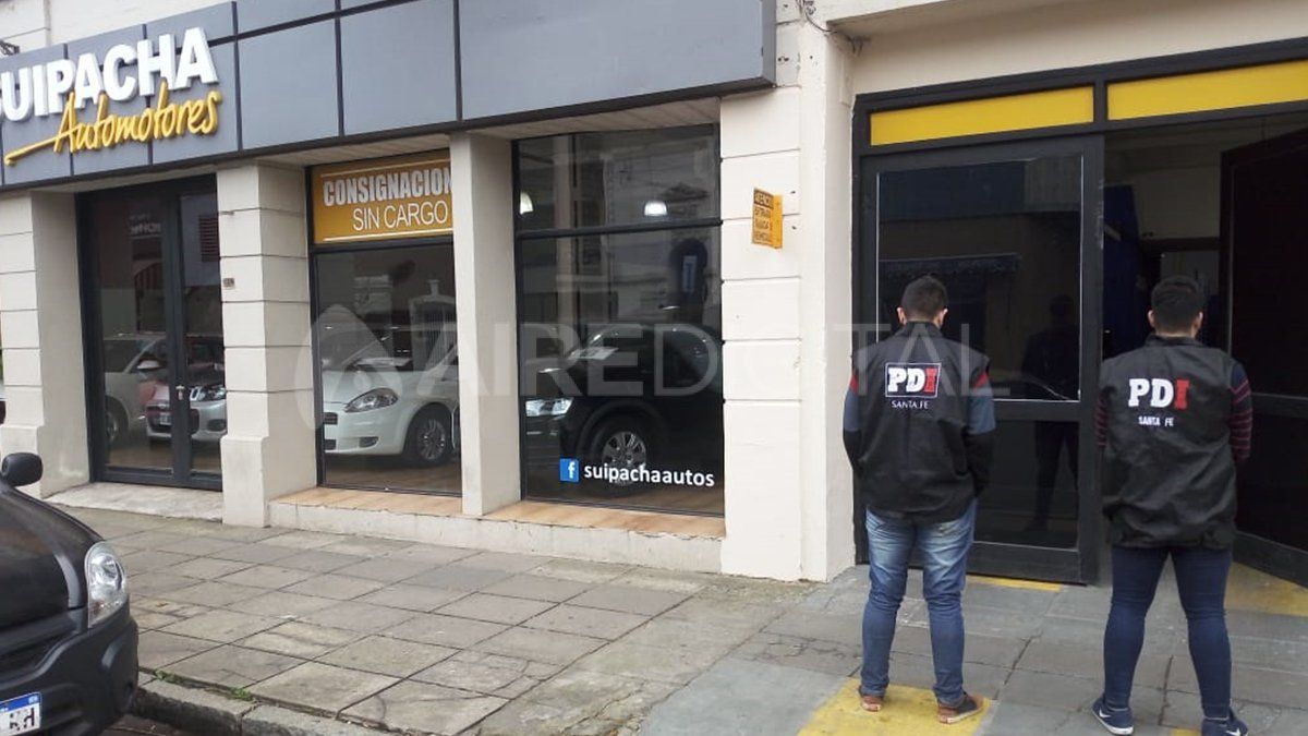 Los investigadores cotejaron una serie de documentos y procedieron al secuestro.