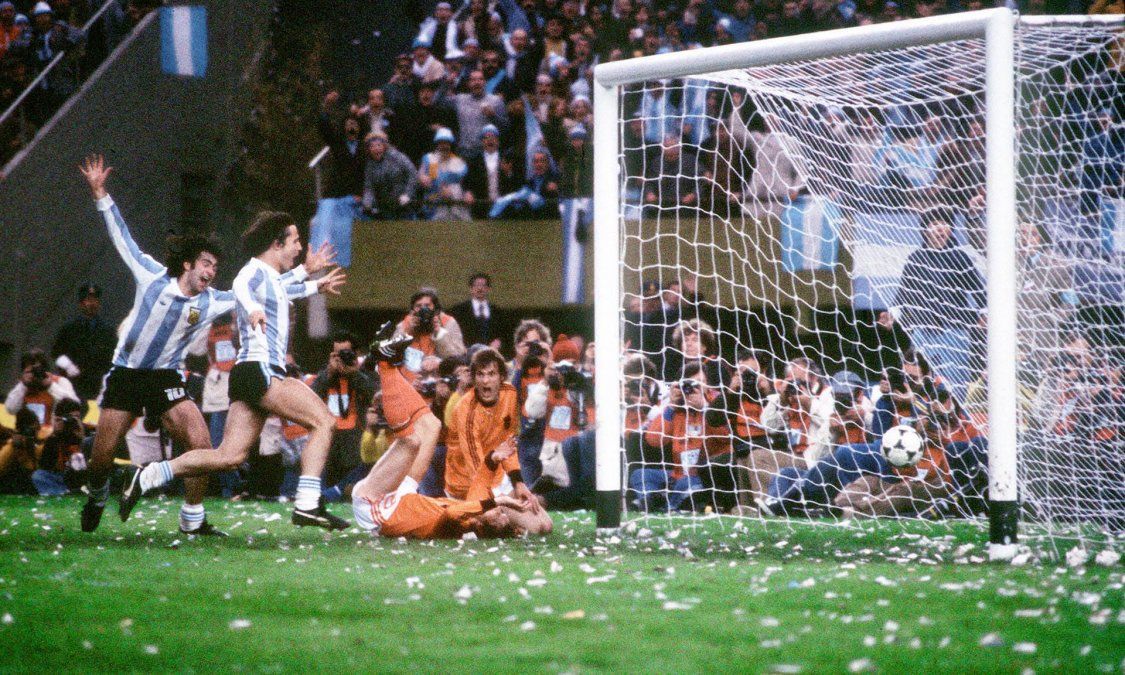 Mario Alberto Kempes anotó el segundo gol de Argentina para volver a estar por encima en el marcador sobre Holanda.