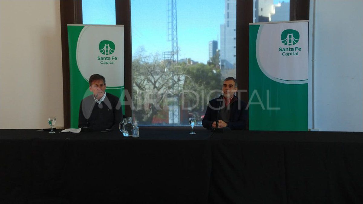 El intendente de la ciudad de Santa Fe, Emilio Jatón, junto al secretario general, Miguel González.
