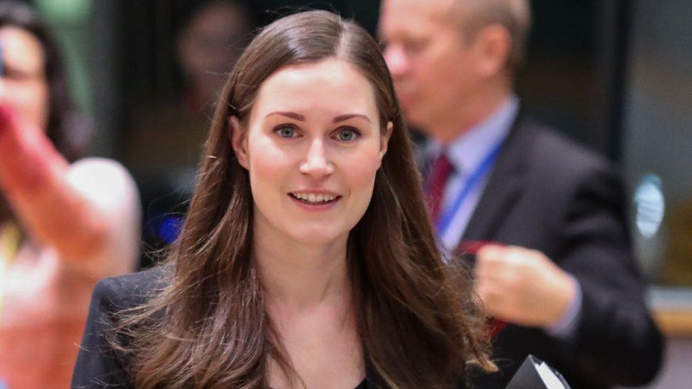 Sanna Marin, del partido socialdemócrata finlandés, es la primer ministra más joven del mundo. Junto a Alberto Fernández intercambiaron experiencias sobre las políticas públicas adoptadas por cada gobierno en torno a las agendas de ambiente y del rol de la mujer. Foto: Getty Images