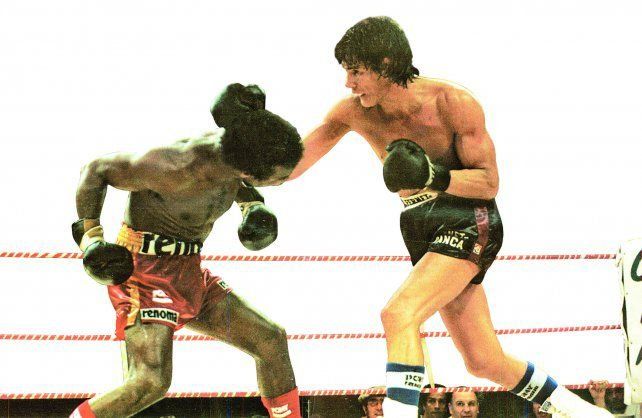 La pelea había acaparado la atención de todo el mundo. Entre periodistas, fotógrafos y camarógrafos, los enviados especiales de la prensa argentina eran 24 y, los colombianos, 12. En el estadio Louis II se pusieron a la venta 9.450 entradas, con valores que oscilaban entre los 10 y 210 dólares (entre estos ingresos, más los de la TV y diversos contratos publicitarios, se recaudaron casi 800.000 dólares).